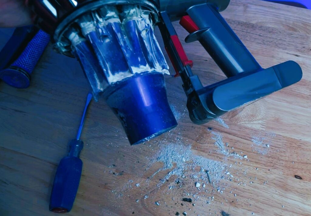 How to Clean Dyson Vacuum Quick & Effective Tips